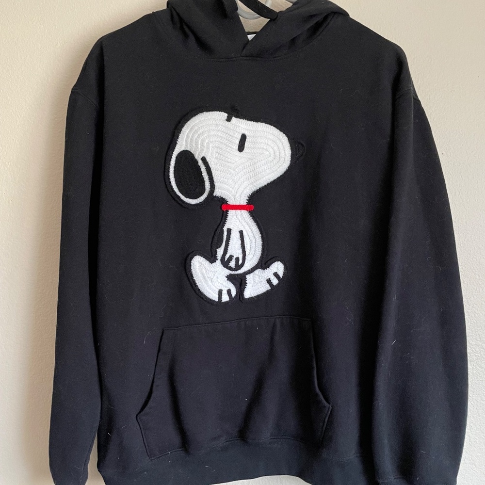 Snoopy Sweatshirt Hoodie Embroidered Black XL Comfy Casual Peanuts Pullover - Picture 3 of 6